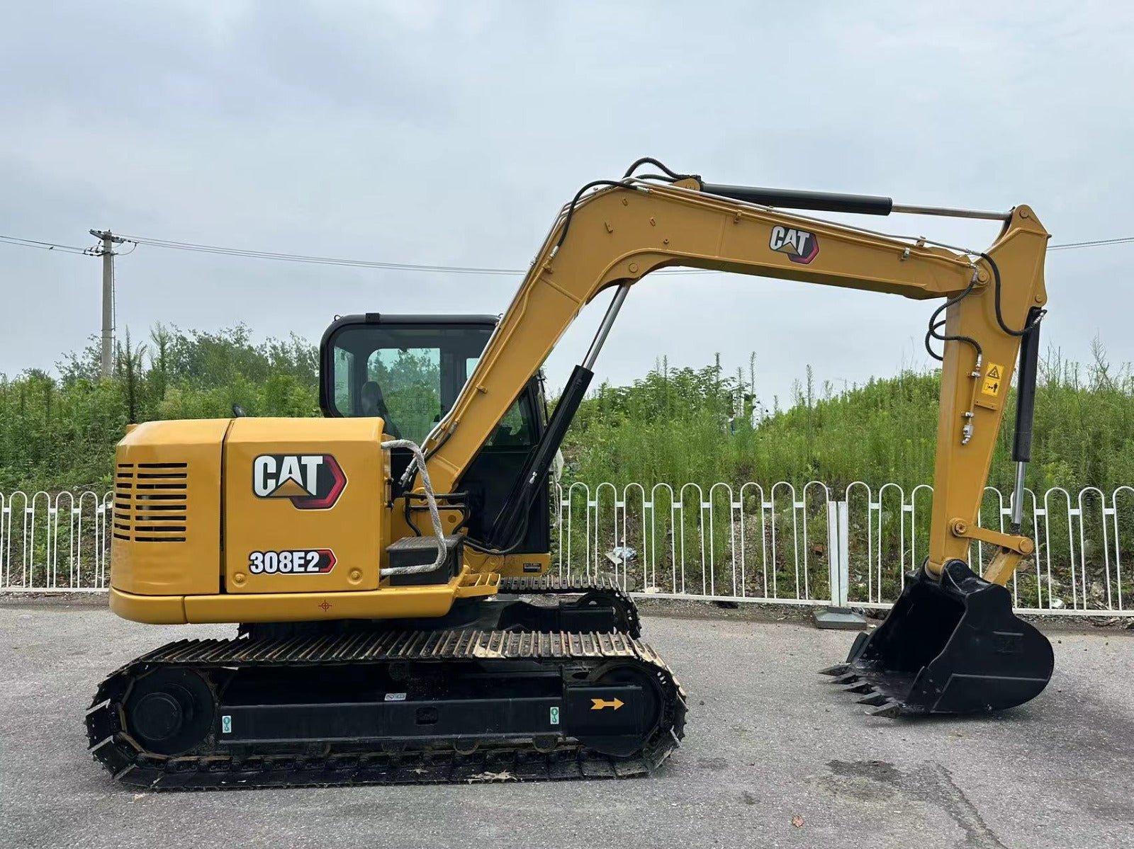 Escavatore caterpillar 80 quintali - Tecnoexperts