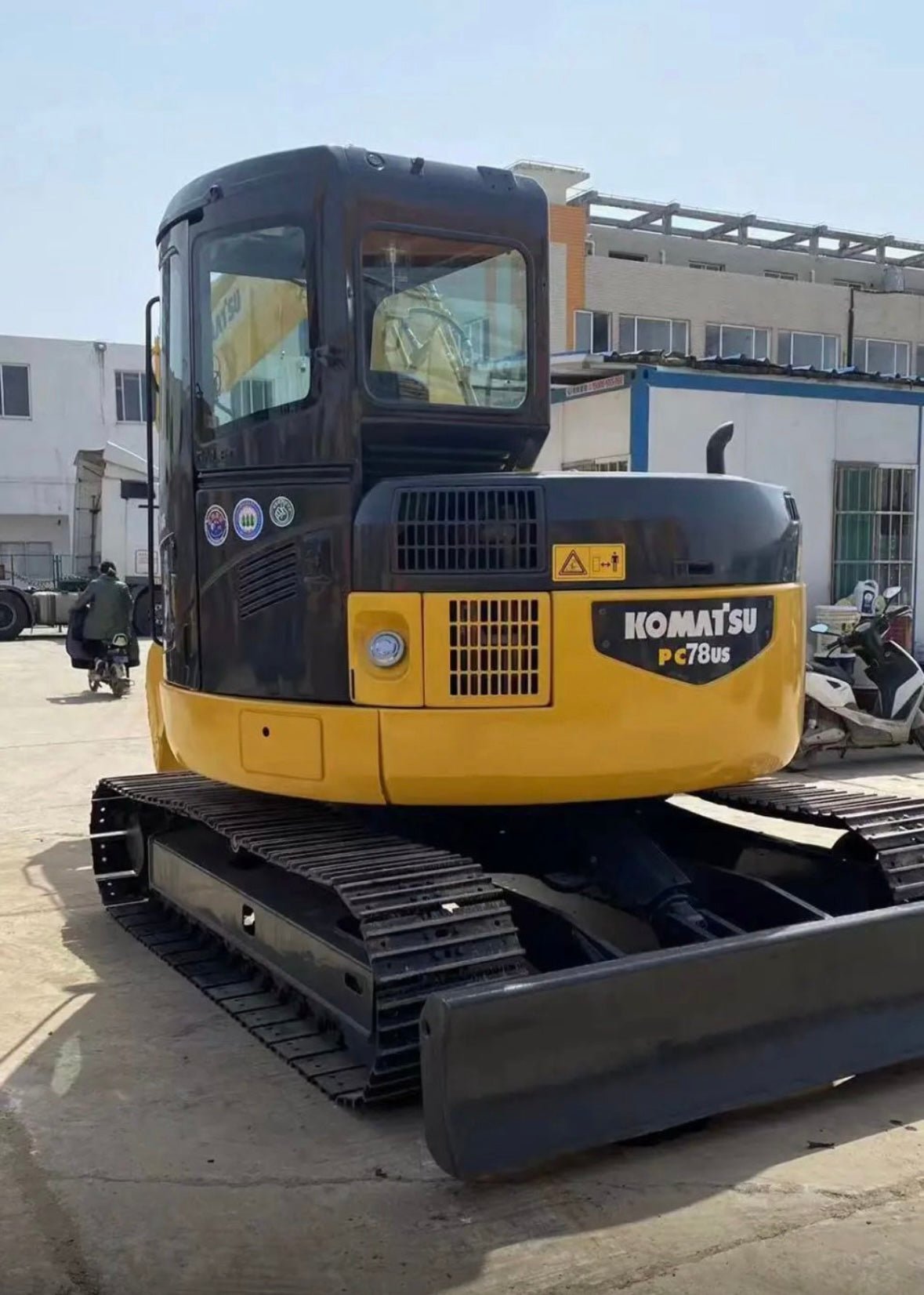 Escavatore Komatsu 80 quintali 1764 ore di lavoro - Tecnoexperts